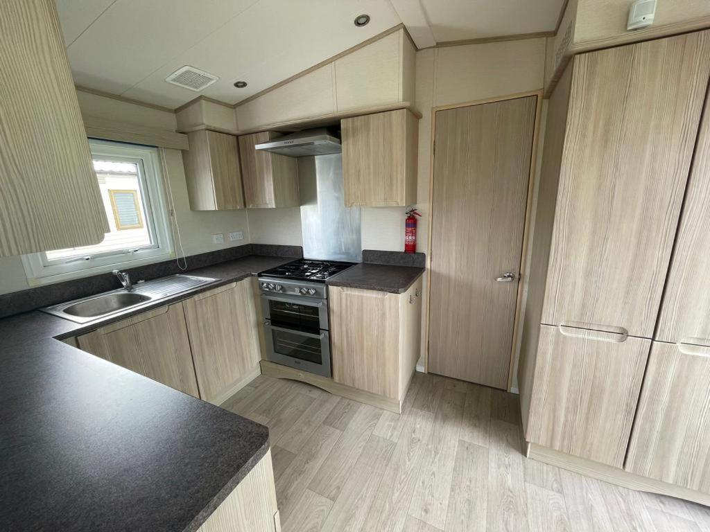 Pg177 Golden Palm Resort 8 Berth Caravan With Decking Chapel St. Leonards Exterior foto